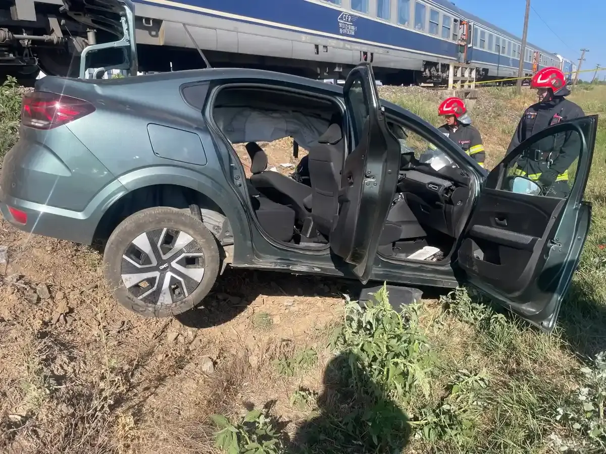 Accident grav lângă Timișoara: Femeie rănită după ce mașina a fost lovită de tren