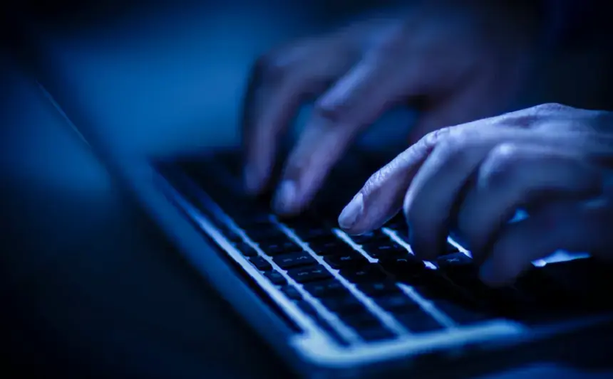 Avertisment MAI: Nouă metodă de fraudă cibernetică pentru furtul datelor cardului bancar