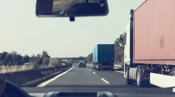 Canicula blochează camioanele: Restricții de circulație pentru vehiculele grele