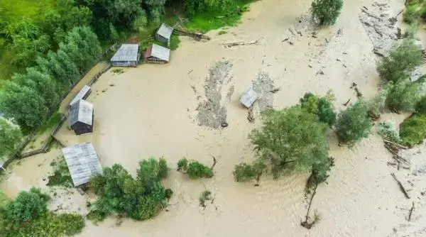 Dâmbovița, sub amenințarea inundațiilor: Cod portocaliu și galben de ploi
