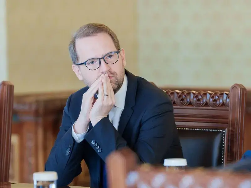 Fritz acuză PSD de neconstituționalitate în modificarea legii incompatibilităților