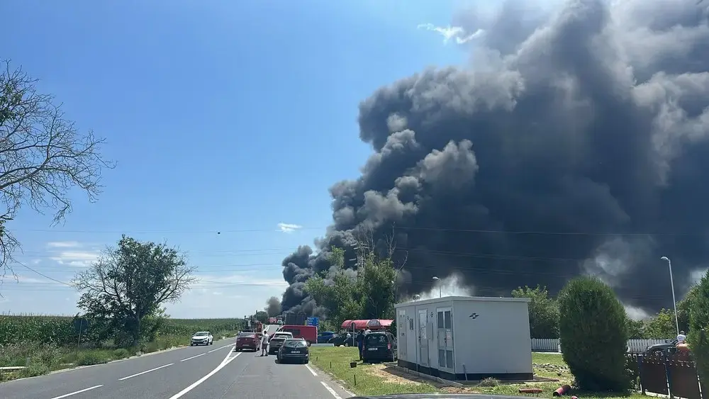 Incendiu devastator pe DN2A: Cisternă cu benzină, spulberată de un utilaj