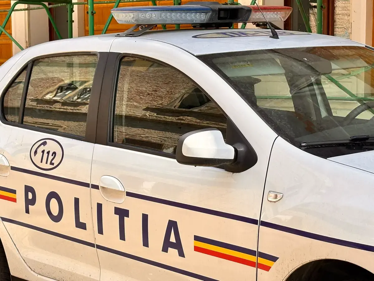 Mașină de poliție, implicată într-un accident la Remetea Mare