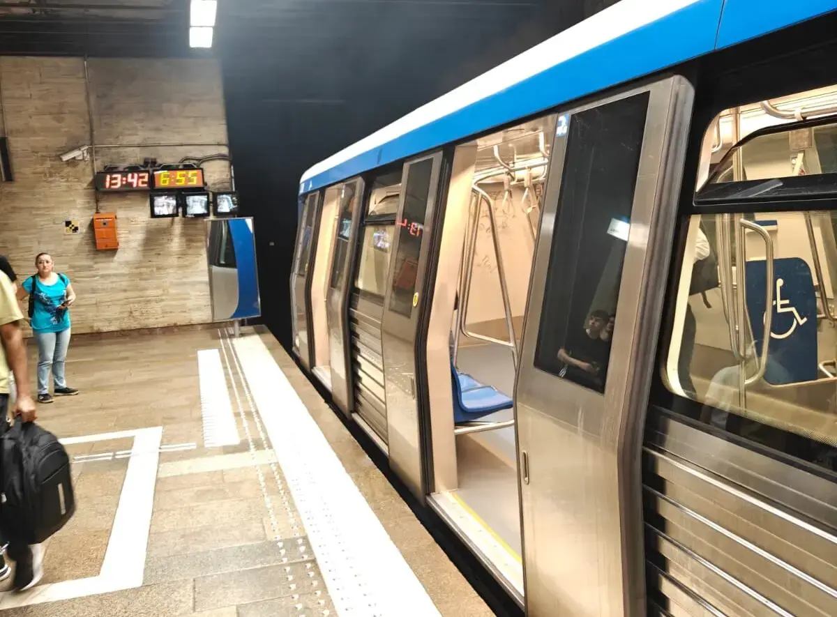 Metrorex și CFR, Scutite de Restricțiile Energetice: Prioritate Absolută în Fața Crizei
