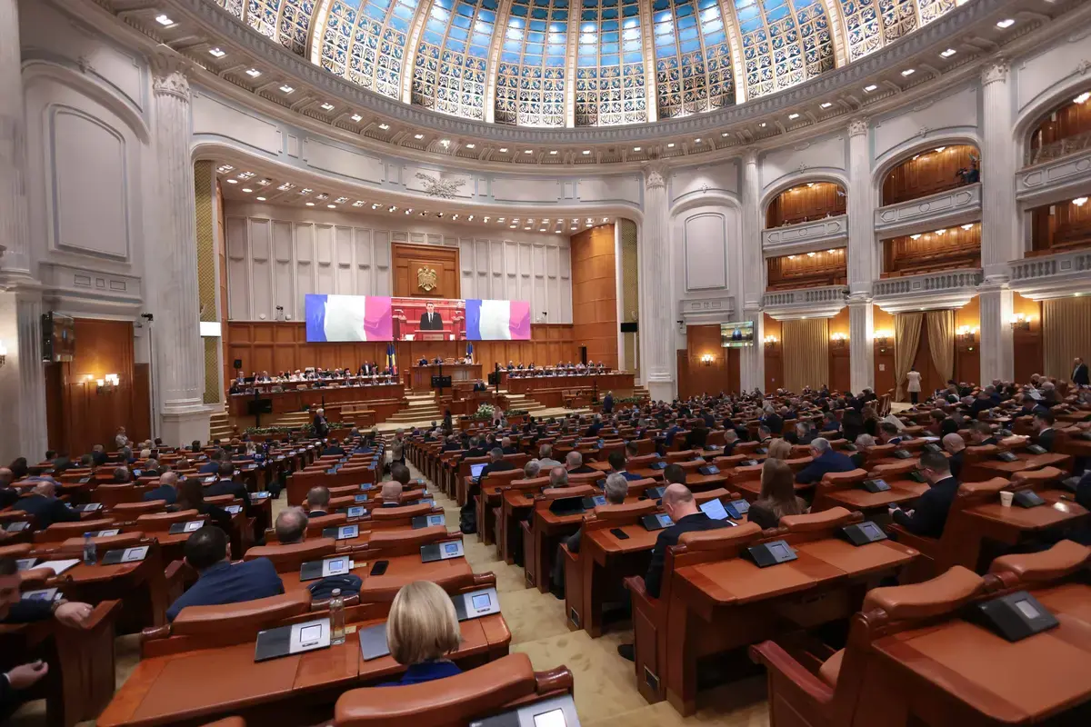 Nicușor Dan promulgă legile PNRR, Parlamentul se reunește pentru jaloanele rămase