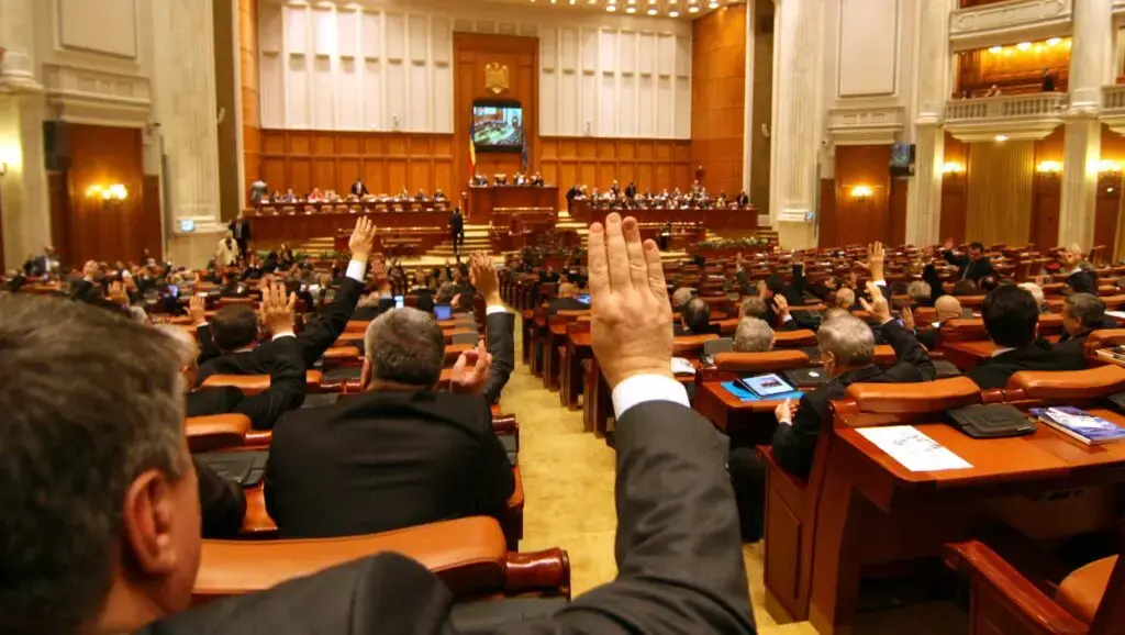 Parlamentul, în sesiune extraordinară: Lupta pentru fondurile PNRR și Legea Integrității