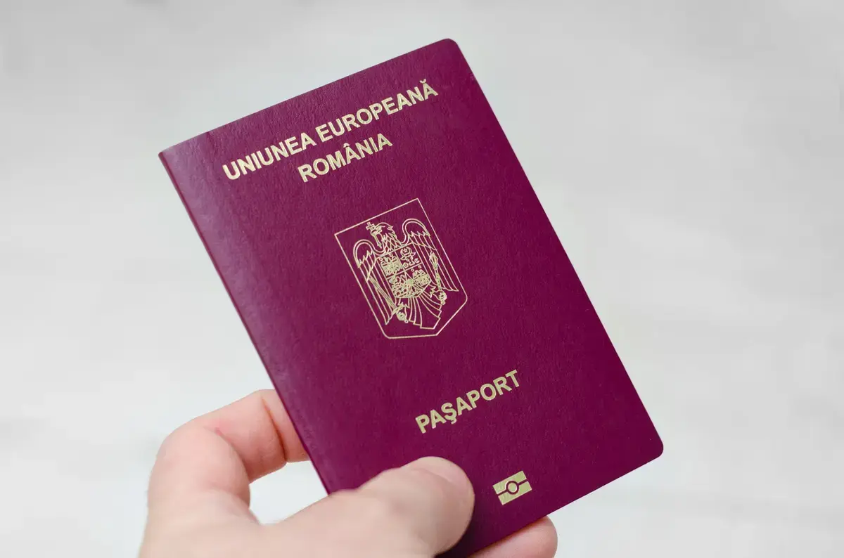 Pașaportul românesc, tot mai puternic: Pe ce loc se află în topul libertății de călătorie?