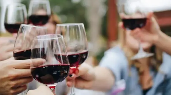 România, campioană mondială la consumul de alcool, cu un debut îngrijorător la 15 ani