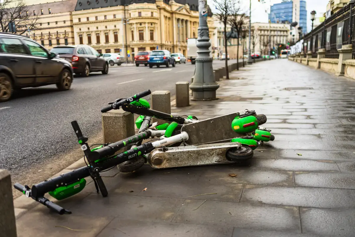 Trotinetele electrice sunt mai periculoase decât motocicletele și bicicletele.