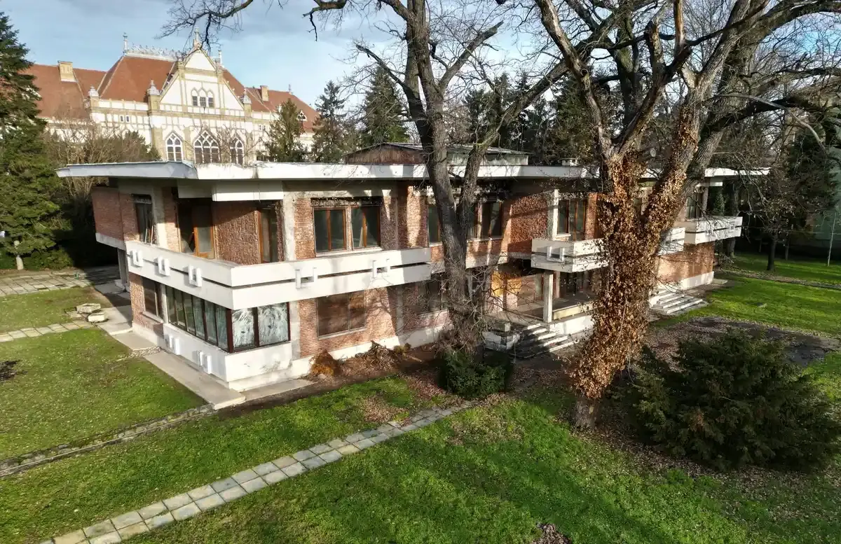 Vila lui Ceaușescu din Timișoara, acum de închiriat pentru evenimente: Cât costă luxul de altădată?