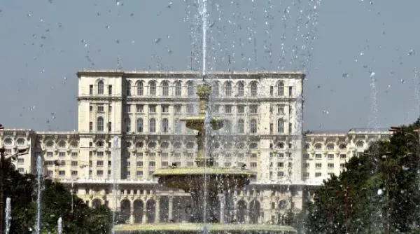 Vreme extremă: caniculă de 41 de grade, vijelii și răcire bruscă