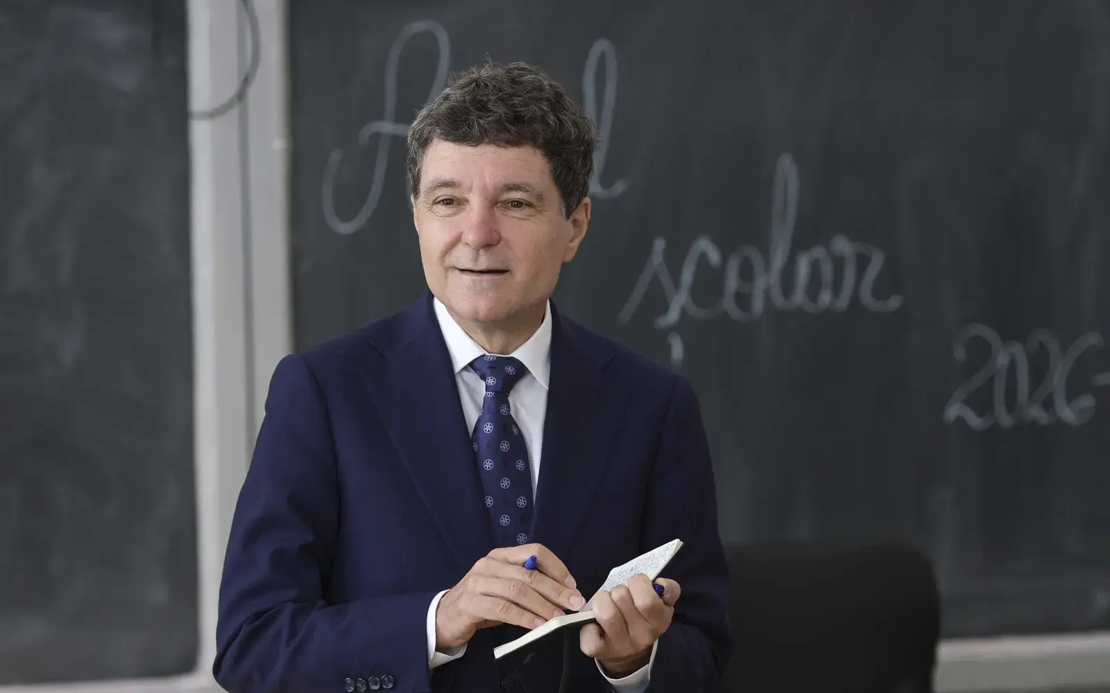 Nicușor Dan: Meseria de profesor nu e atractivă din cauza salariilor