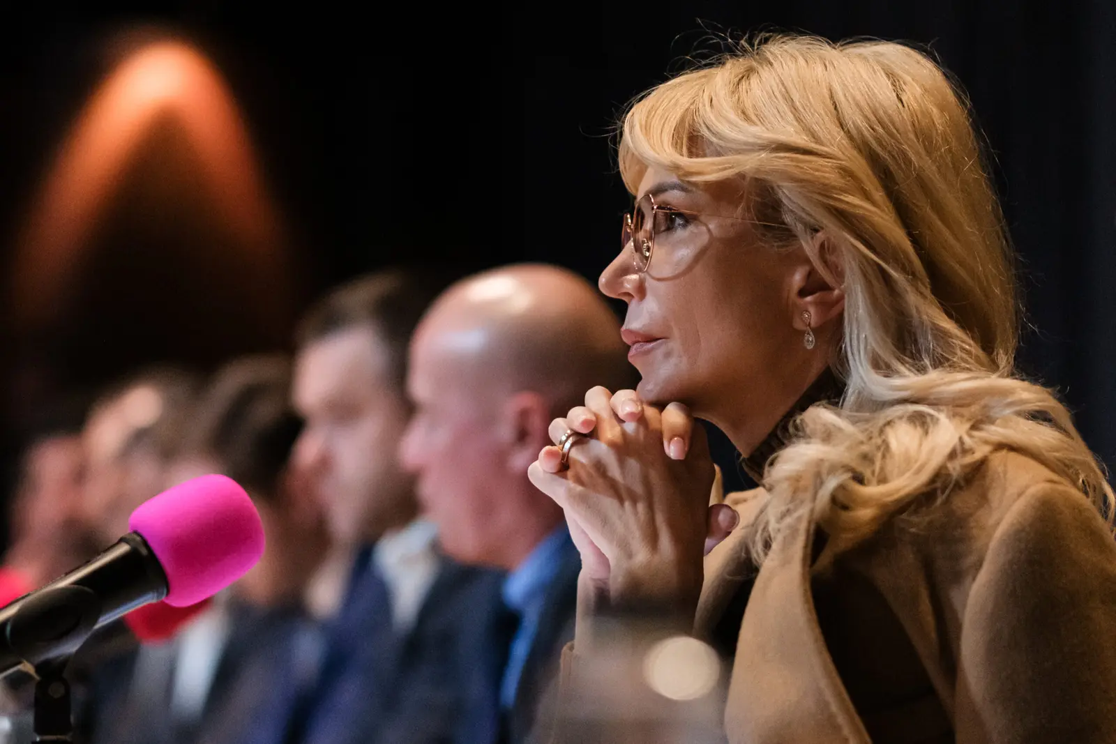 Raluca Turcan vrea telefoane interzise în școli și noroc doar după 21 de ani