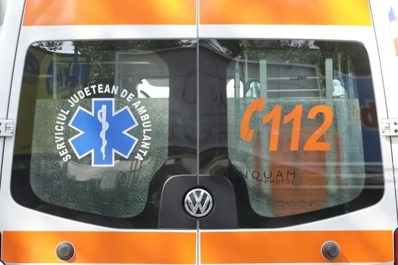 Accident cu autocar, ambulanță și mașină pe o stradă din Brașov