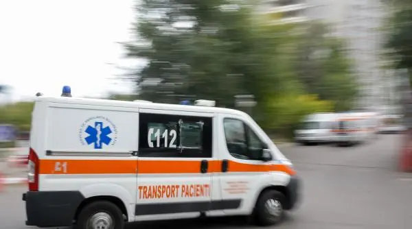 Mașină răsturnată în Piața Operei, accident grav sâmbătă dimineață