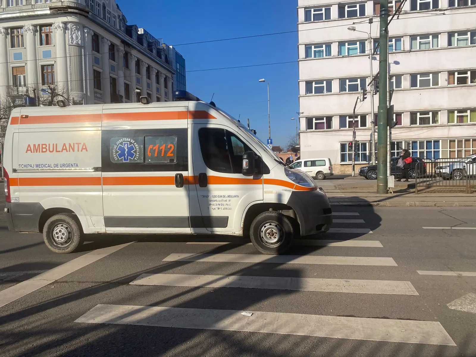Accident pe Calea Torontalului: două mașini s-au ciocnit, o femeie rănită