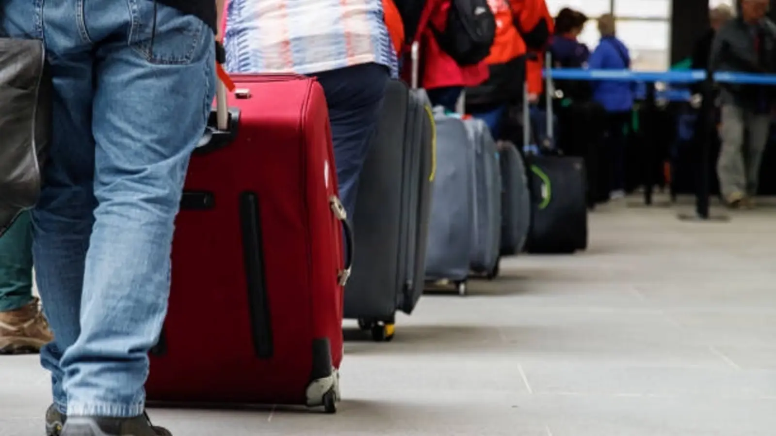 Aeroportul Napoli se închide o lună întreagă pentru modernizarea pistei