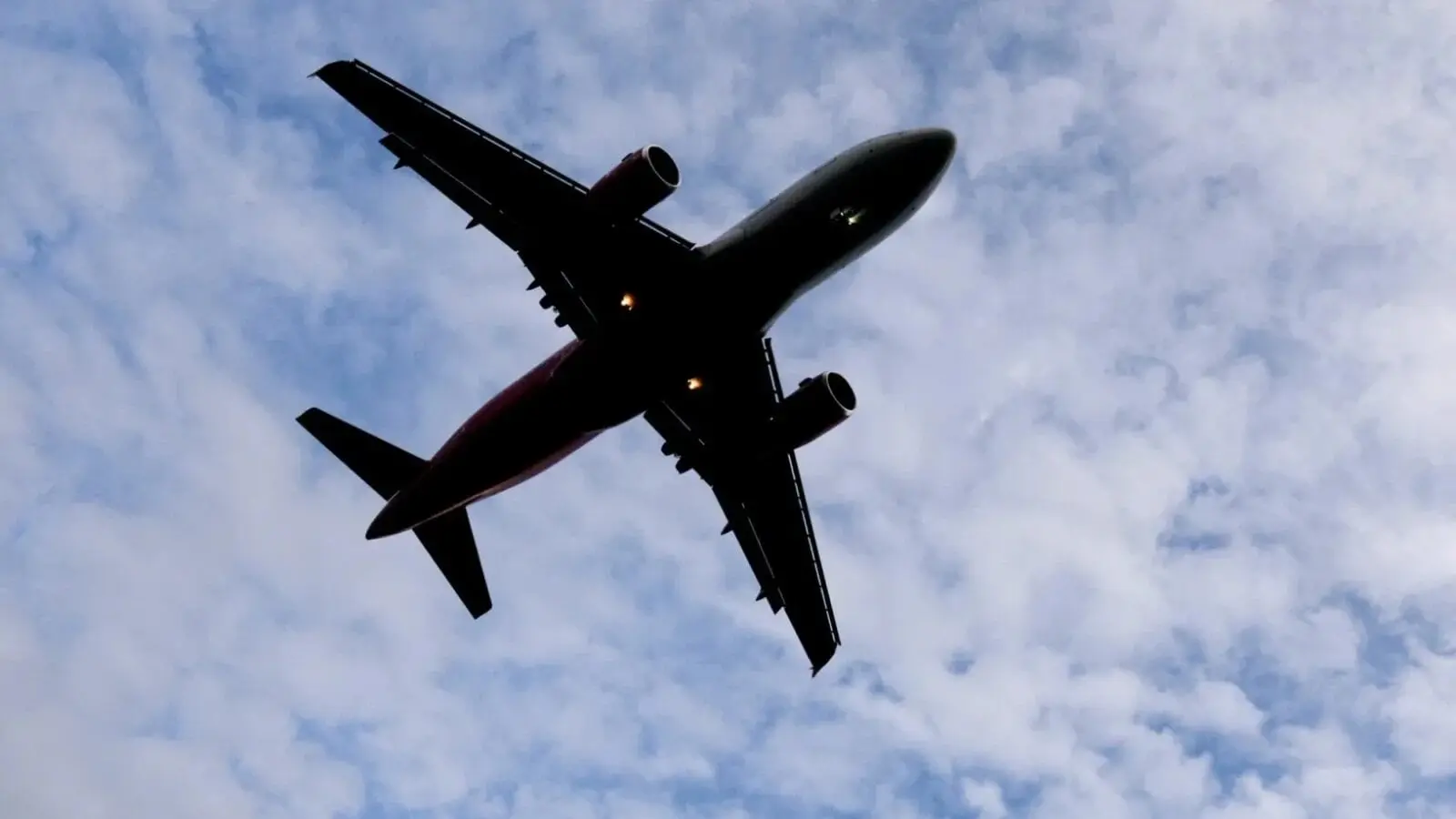 Aterizare de urgență la Sofia pentru un avion Austrian Airlines după amenințare cu bombă