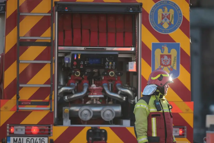 Bărbat de 59 de ani reținut în Baia Mare după ce a incendiat apartamentul