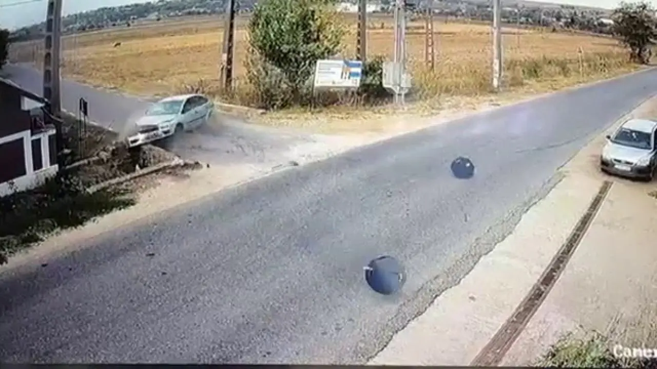 Bărbatul din Olt a furat mașina cu copilă de șapte ani în interior și a provocat un accident grav