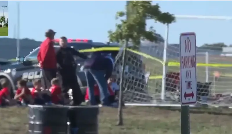 Camionetă intră pe terenul unui meci de fotbal pentru copii și ucide doi oameni, inclusiv un copil de șase ani