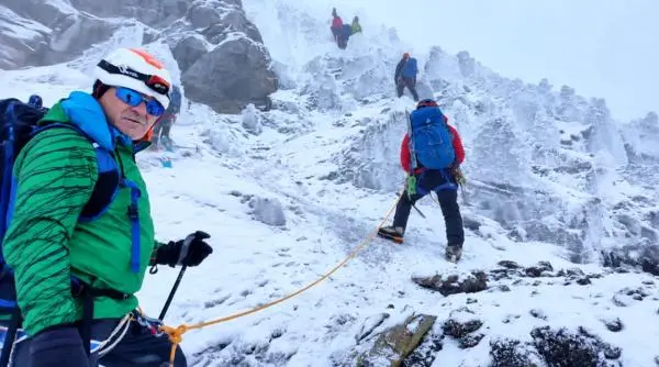 Cotopaxi cucerit: doi salvamontiști români la 5.897