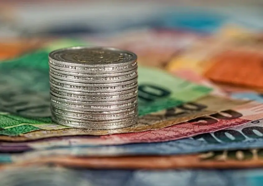 Curs valutar BNR: Euro și lira se scumpesc, dolarul scade pe 14 octombrie 2026