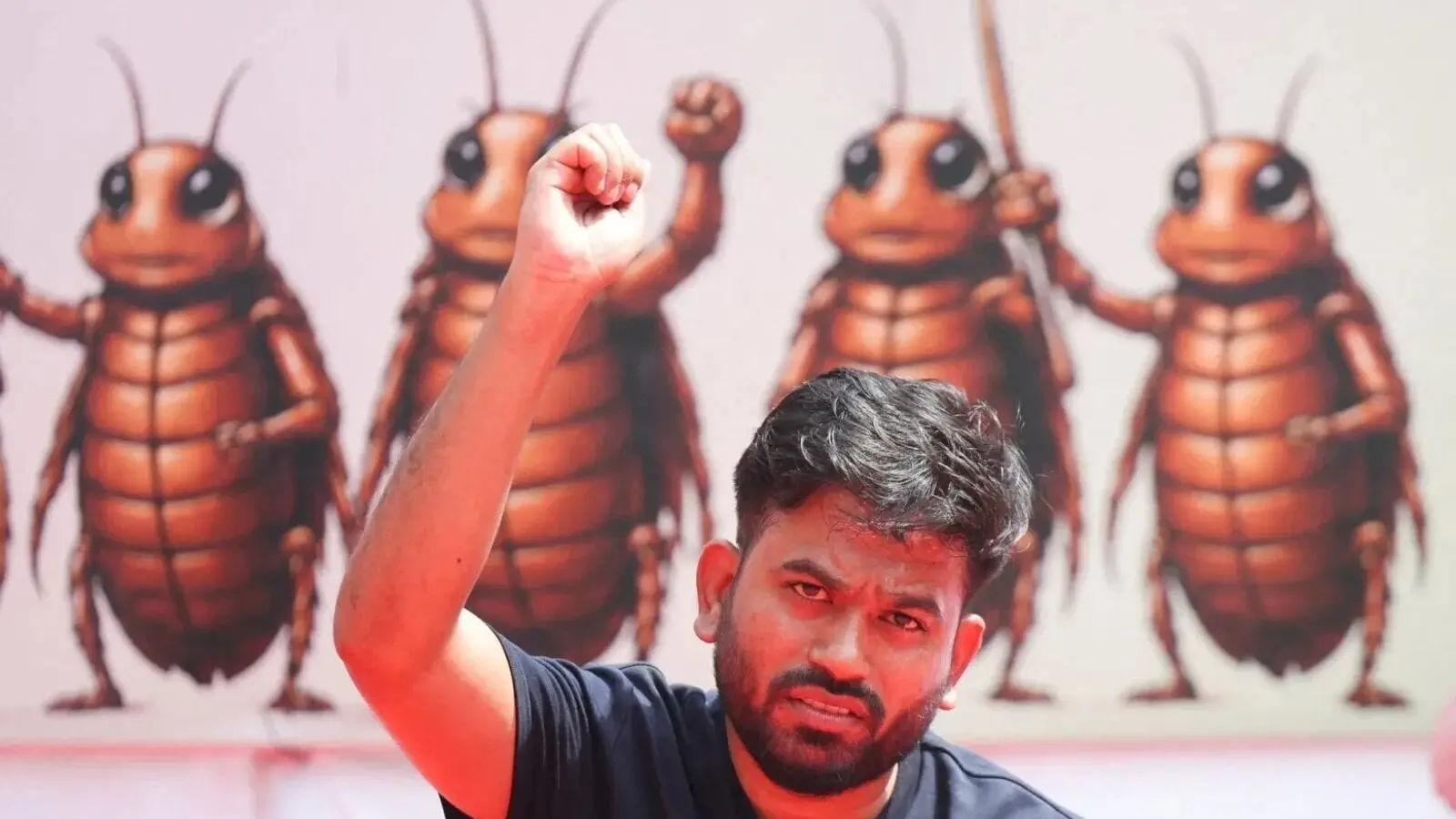 Fondatorul Partidului Gândacilor a fost reținut înainte de un protest în India