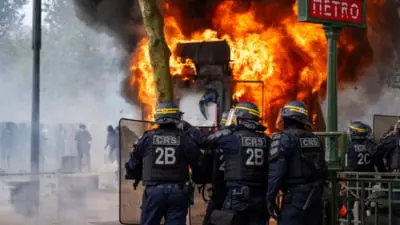 Franța, pe un inendiu social: Amenzi de mii de euro pentru protestatari!
