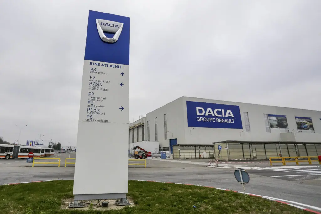 Guvernul lansează plan de salvare pentru uzina Dacia de la Mioveni