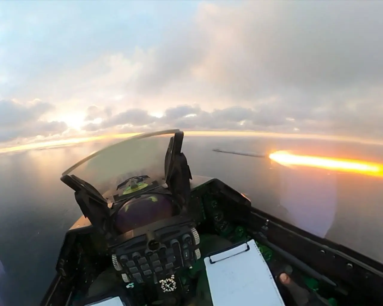 Imagini spectaculoase cu piloții români care au doborât dronele rusești deasupra Mării Negre