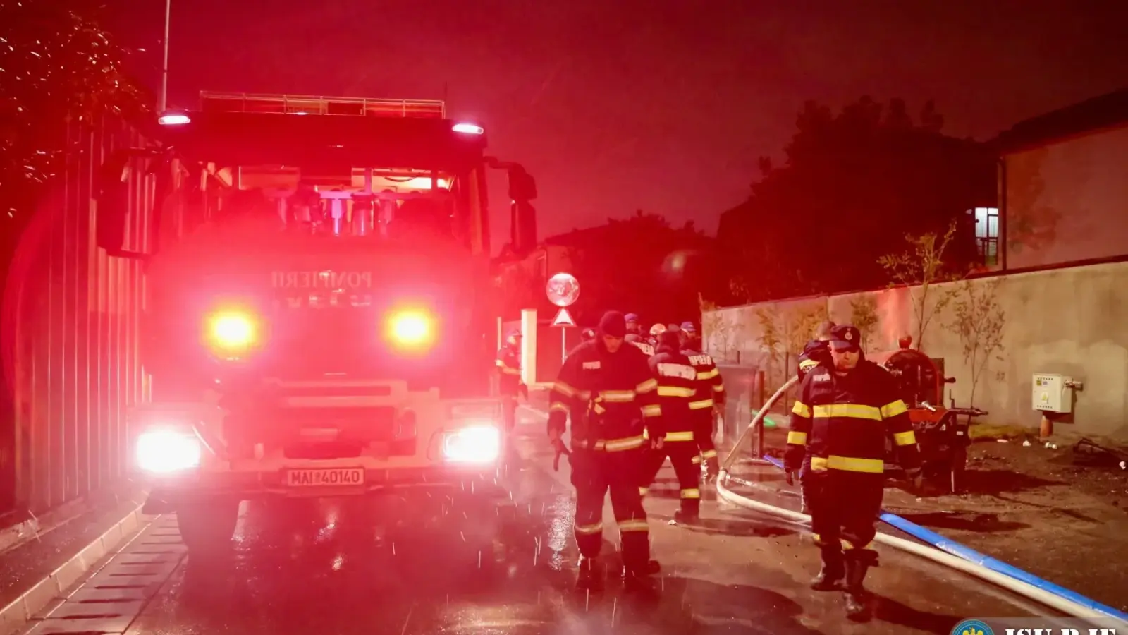 Incendiu devastator la Baia Mare: mai multe locuințe improvizate se aprind în totalitate