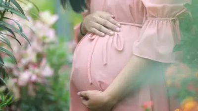 Legea nașterii demne: Gravidele vor avea dreptul la susținere din partea partenerului în spital