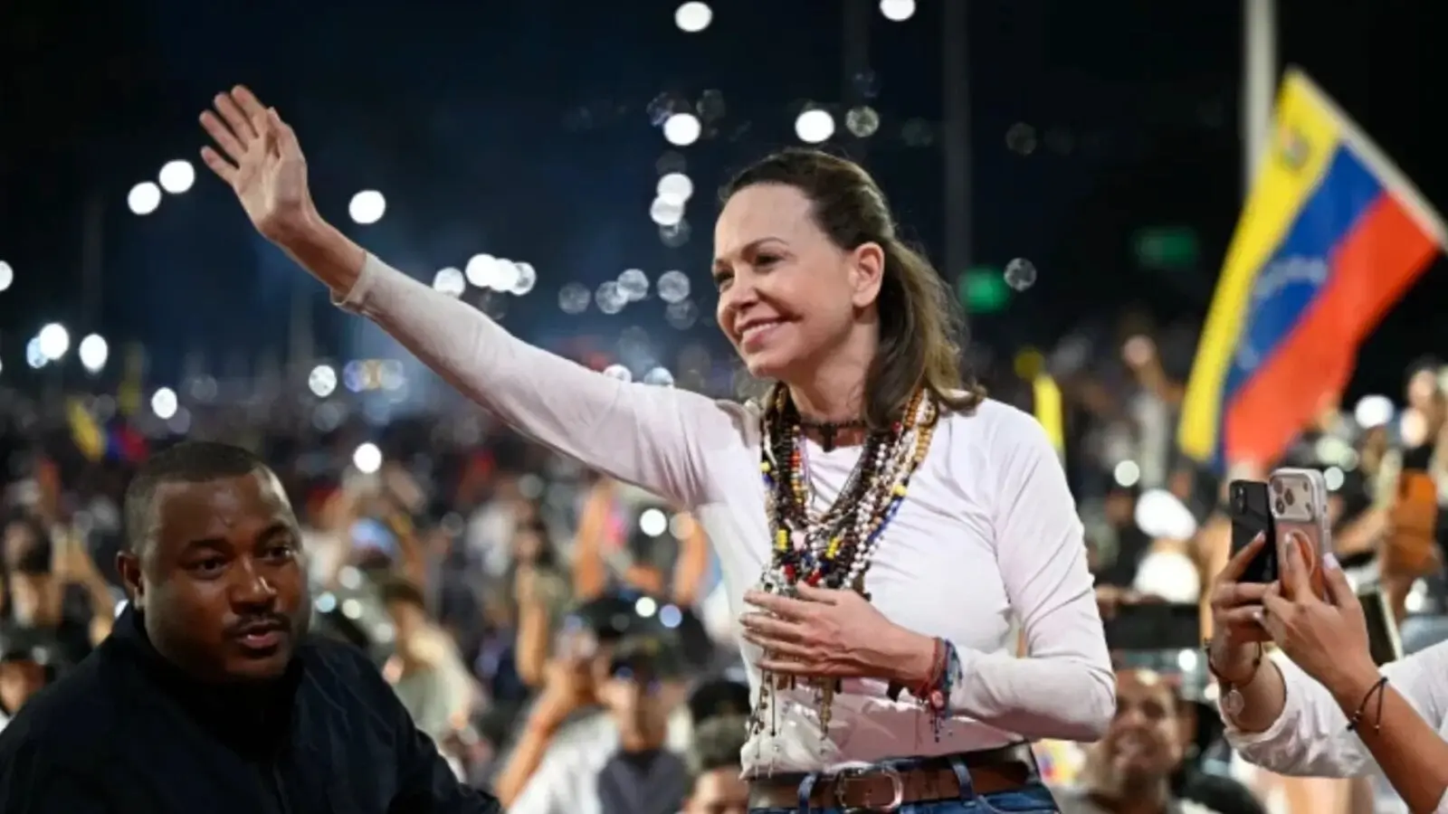 Machado revine în Venezuela după 10 luni de exil, întâmpinată de mii de susținători