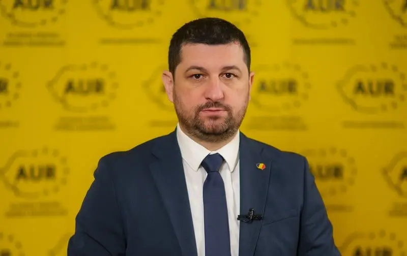 Co-fondatorul AUR Marius Lulea a găsit un cap de porc la poartă și a depus plângere penală