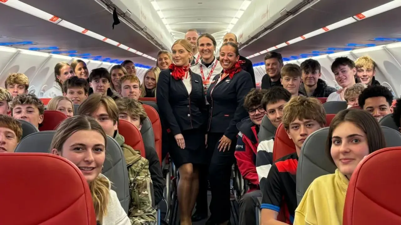 O mamă pilot a dus fiica ei în excursie școlară cu avionul pe care îl pilota ea însăși