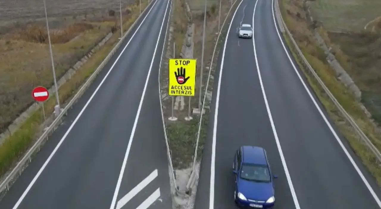 România montează panouri noi pe autostrăzi pentru a opri șoferii care intră pe contrasens