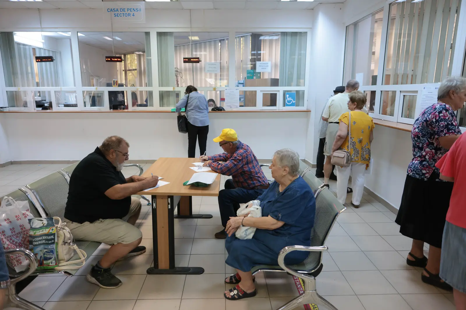 Ce primesc românii la pensionare dacă au doar zece ani de cotizare?