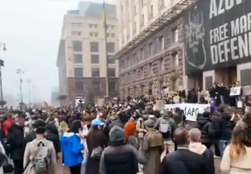 Primarul Kievului e cerut să demisioneze după protest masiv în fața primăriei