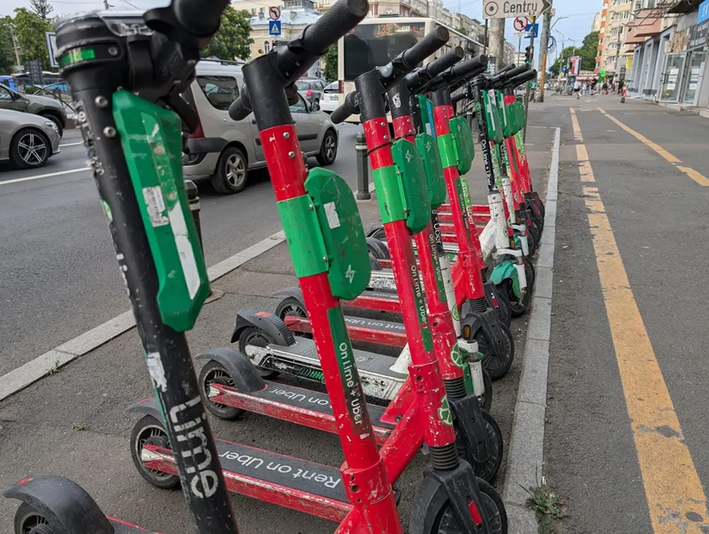 Reguli noi pentru trotinetele electrice în București cu amenzi de până la 10.000 de lei
