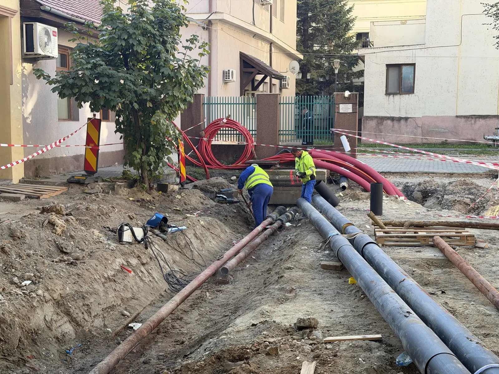 Reînnoirea rețelei de termoficare la Piața Traian avansează pe șantierul de regenerare urbană