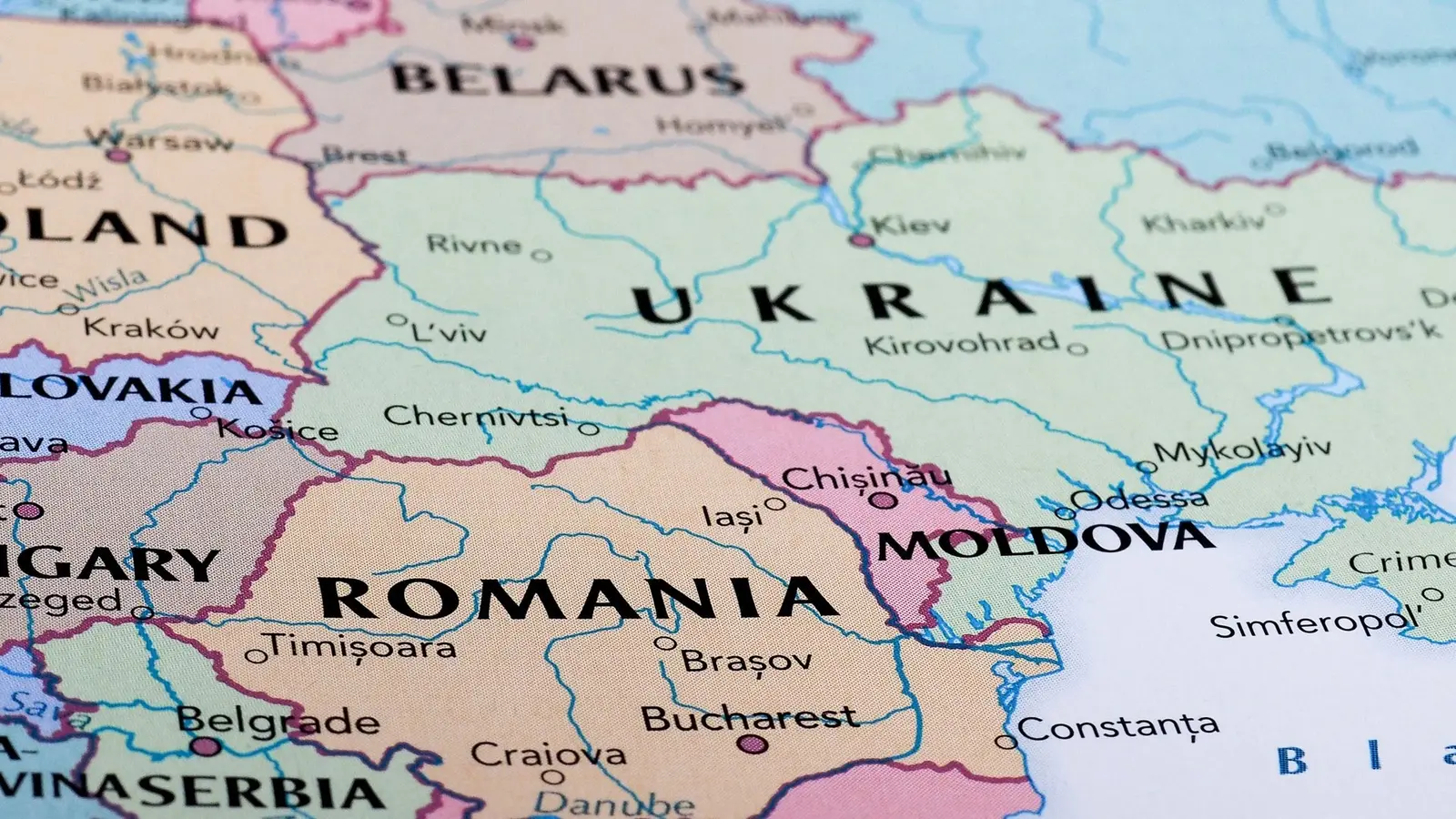 Românii din Ucraina bat la ușă: București, salvează-ți școlile!