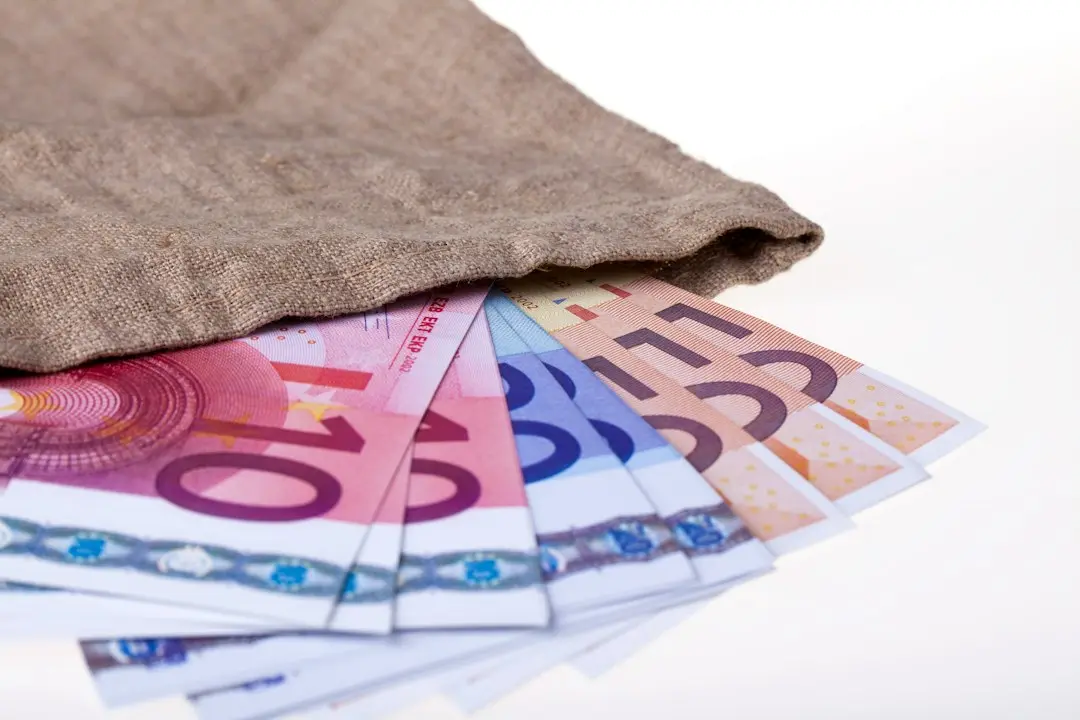 Criza din Marea Roșie scumpește carburanții: Căpitanii primesc salarii uriașe pentru a risca totul