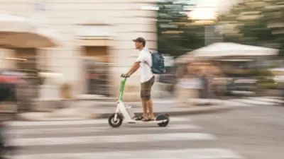Trotinetele electrice: regula cea mai încălcată, conform Poliției