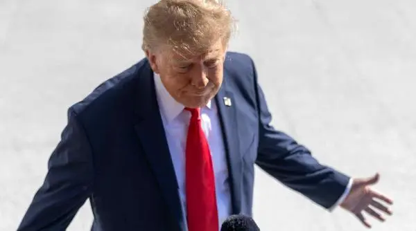 Trump imploră baza electorală să-l salveze înainte de alegerile de mijloc de mandat