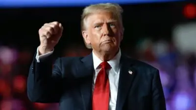 Trump oferă un milion de dolari pentru informația care duce la arestarea lui Epstein