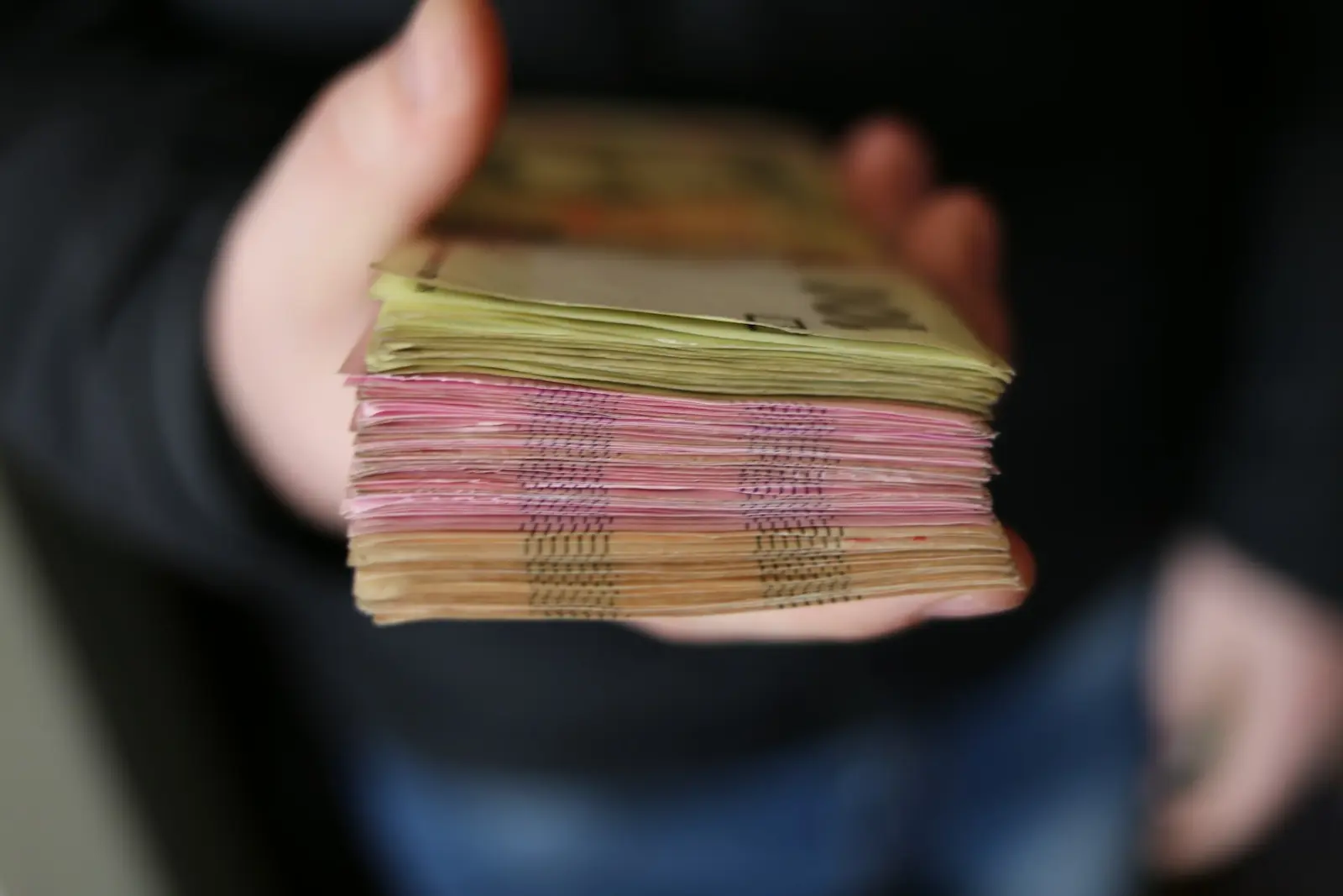 Condamnare cu executare pentru un ucrainean implicat în noua metodă de fraudă BNR