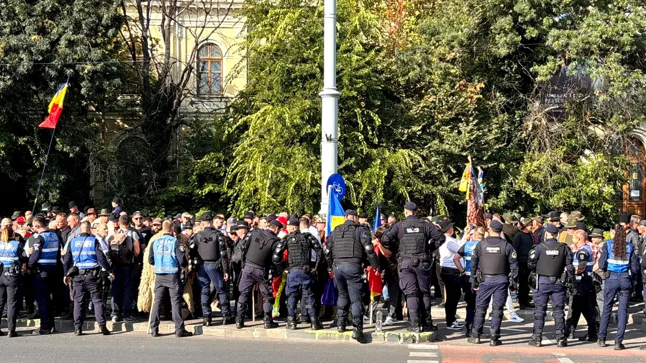 Zece persoane reținute după protestul fermierilor din Piața Victoriei